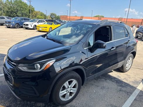 Used 2020 Chevrolet Trax LT w/ LT Convenience Package AWD/4WD image 2
