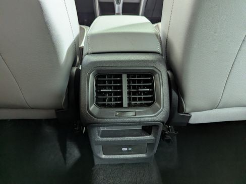 Used 2022 Volkswagen Taos SE FWD image 13