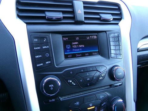 Used 2014 Ford Fusion SE FWD image 12