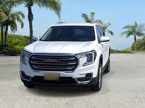 Used 2024 GMC Terrain SLT AWD/4WD image 7