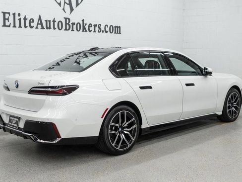 Used 2025 BMW 740i xDrive AWD/4WD image 40