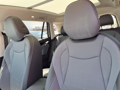 New 2025 Volkswagen Tiguan SE image 15