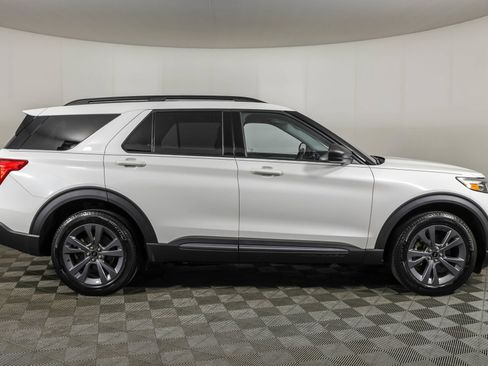 Used 2023 Ford Explorer XLT w/ Equipment Group 202A AWD/4WD image 16
