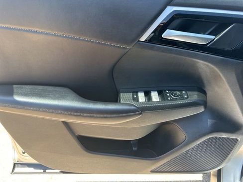 Used 2023 Mitsubishi Outlander SE FWD image 11