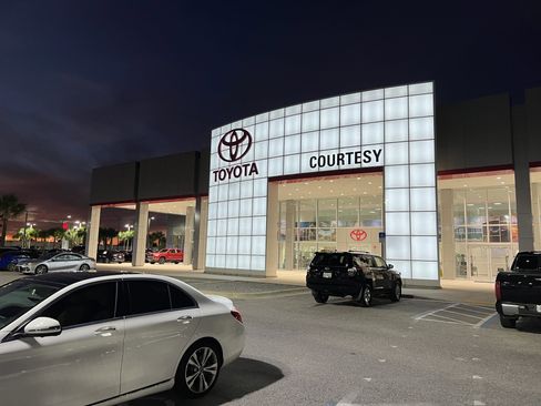 Used 2019 Toyota Camry LE image 6