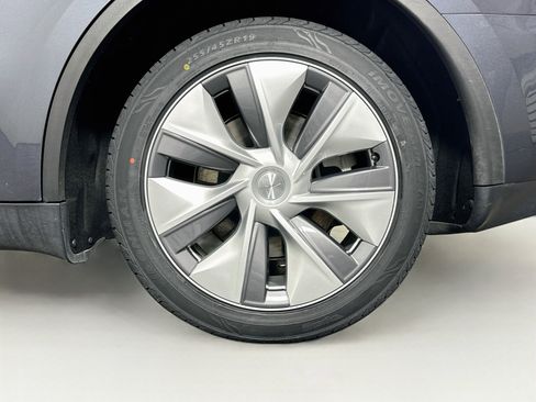 Used 2023 Tesla Model Y Long Range AWD/4WD image 11