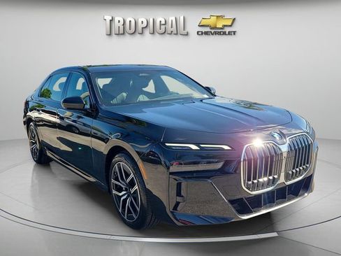 Used 2025 BMW 740i image 4