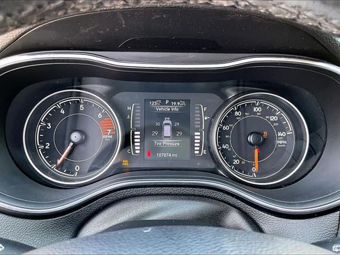 Used 2020 Jeep Cherokee Latitude Plus AWD/4WD image 26