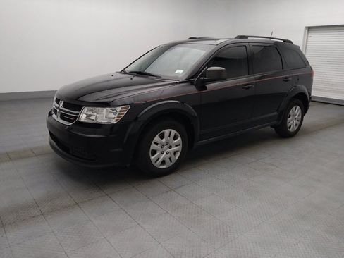 Used 2020 Dodge Journey SE w/ SE Popular Equipment Group FWD image 2