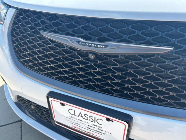 Used 2023 Chrysler Pacifica Touring-L w/ Road Tripper Package AWD/4WD image 3