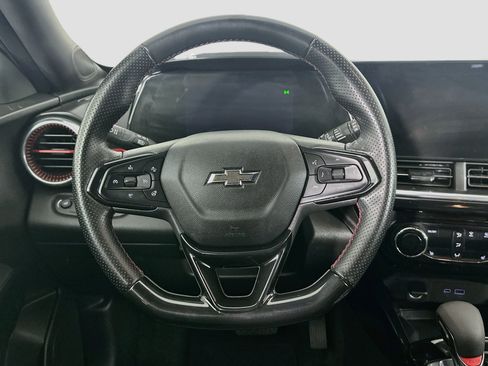 Used 2024 Chevrolet Trax RS w/ Sunroof Package FWD image 17