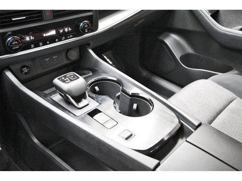 Used 2025 Nissan Rogue SV FWD image 26