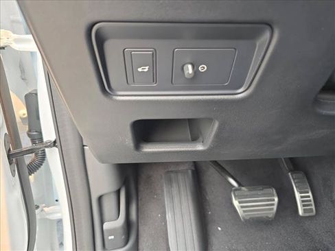 New 2026 Land Rover Discovery Dynamic SE AWD/4WD image 27