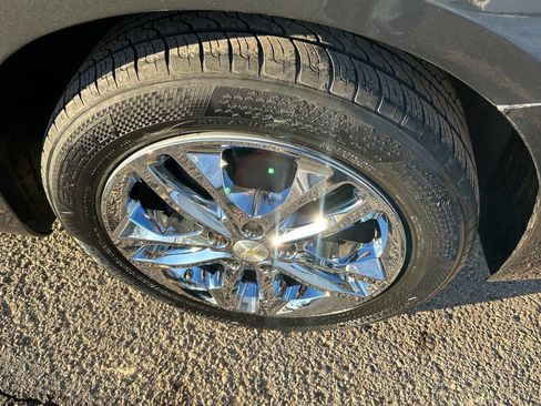 Used 2017 Chevrolet Malibu LT image 9