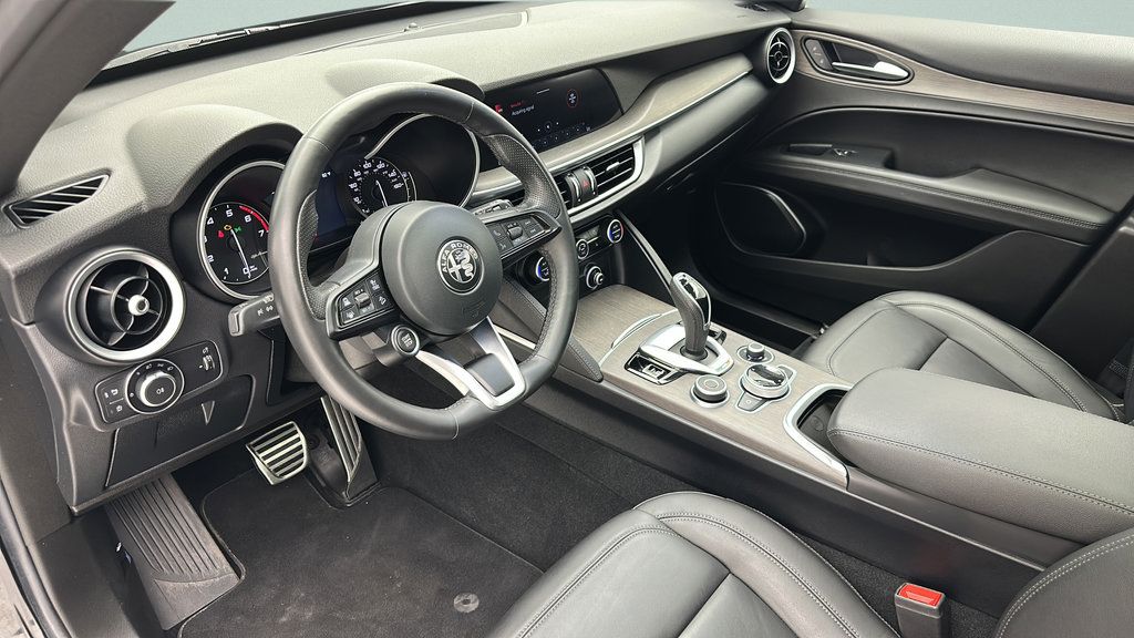 Used 2023 Alfa Romeo Stelvio Ti w/ Active Assist Plus Package AWD/4WD image 11