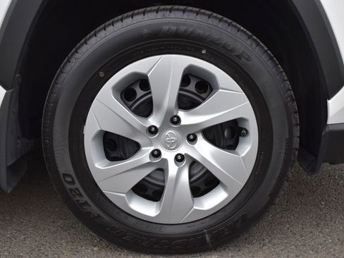Certified 2025 Toyota RAV4 LE AWD/4WD image 28