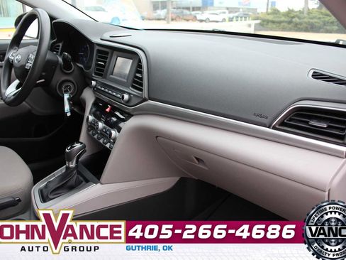 Used 2020 Hyundai Elantra SE image 14