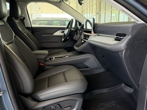 New 2026 Ford Explorer Active w/ Active Comfort Package AWD/4WD image 9