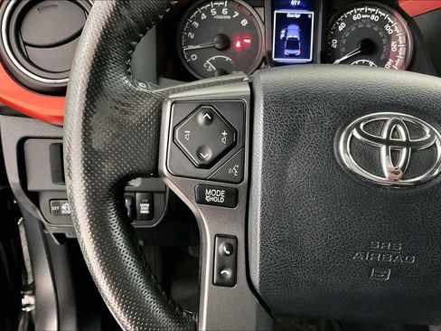 Used 2017 Toyota Tacoma TRD Off-Road w/ Premium & Technology Package image 11