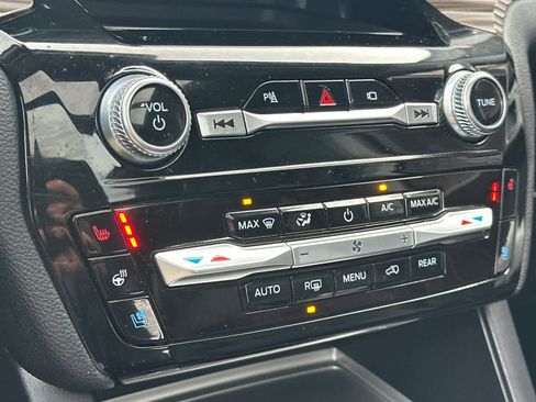 Certified 2022 Ford Explorer Limited w/ Equipment Group 301A image 22