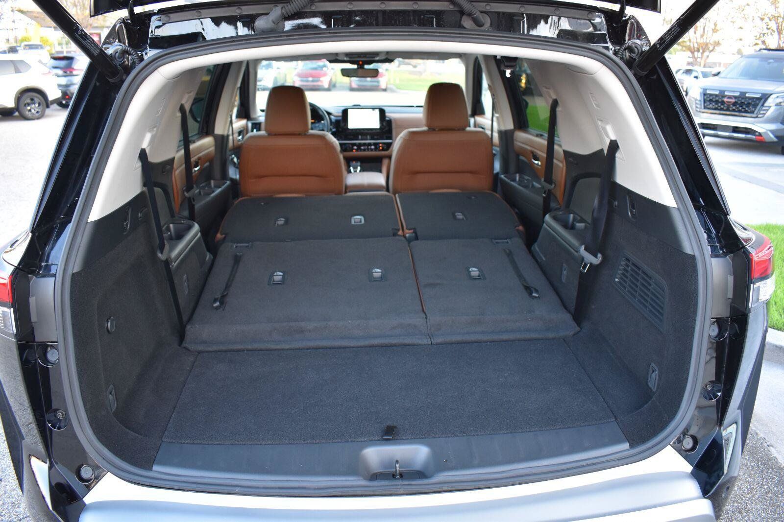Used 2025 Nissan Pathfinder Platinum w/ Black Appearance Package FWD image 64