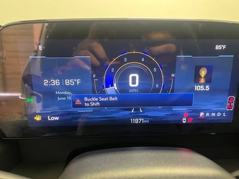 Used 2025 Chevrolet Traverse LT FWD image 11