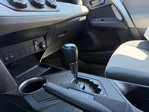 Used 2015 Toyota RAV4 LE AWD/4WD image 23
