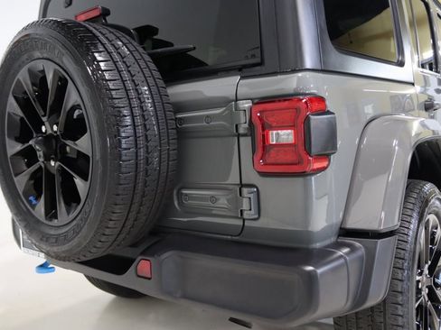 Used 2022 Jeep Wrangler Unlimited Sahara w/ Cold Weather Group image 92