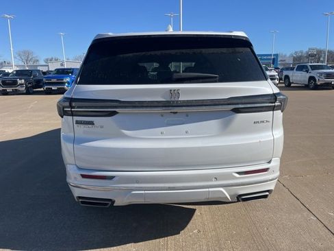 Used 2025 Buick Enclave Avenir image 4