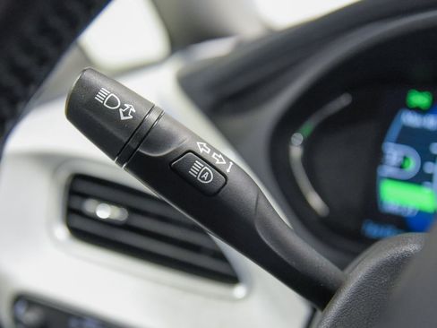 Used 2019 Chevrolet Bolt Premier w/ Infotainment Package image 25