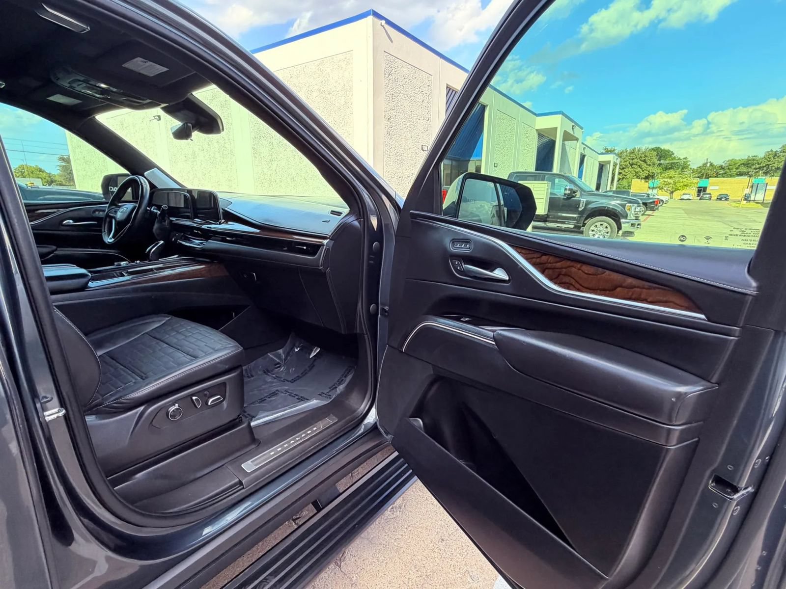 Used 2021 Cadillac Escalade Sport Platinum AWD/4WD image 29
