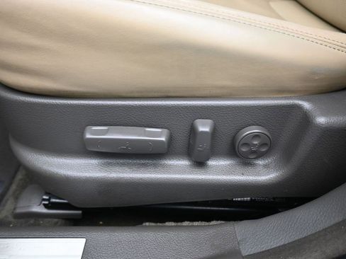 Used 2011 Hyundai Genesis 4.6 image 14