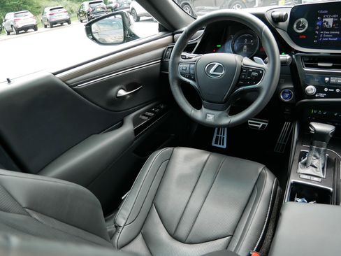 Used 2022 Lexus ES 300h F Sport w/ Accessory Package 2 FWD image 9