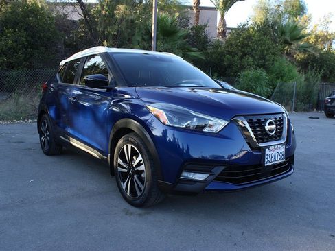 Used 2020 Nissan Kicks SR w/ SR Premium Package FWD image 1