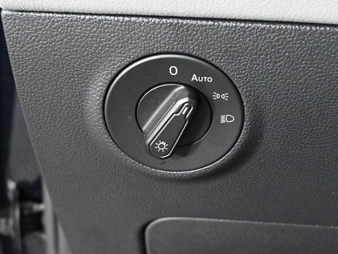 Certified 2022 Volkswagen Taos SE FWD image 19