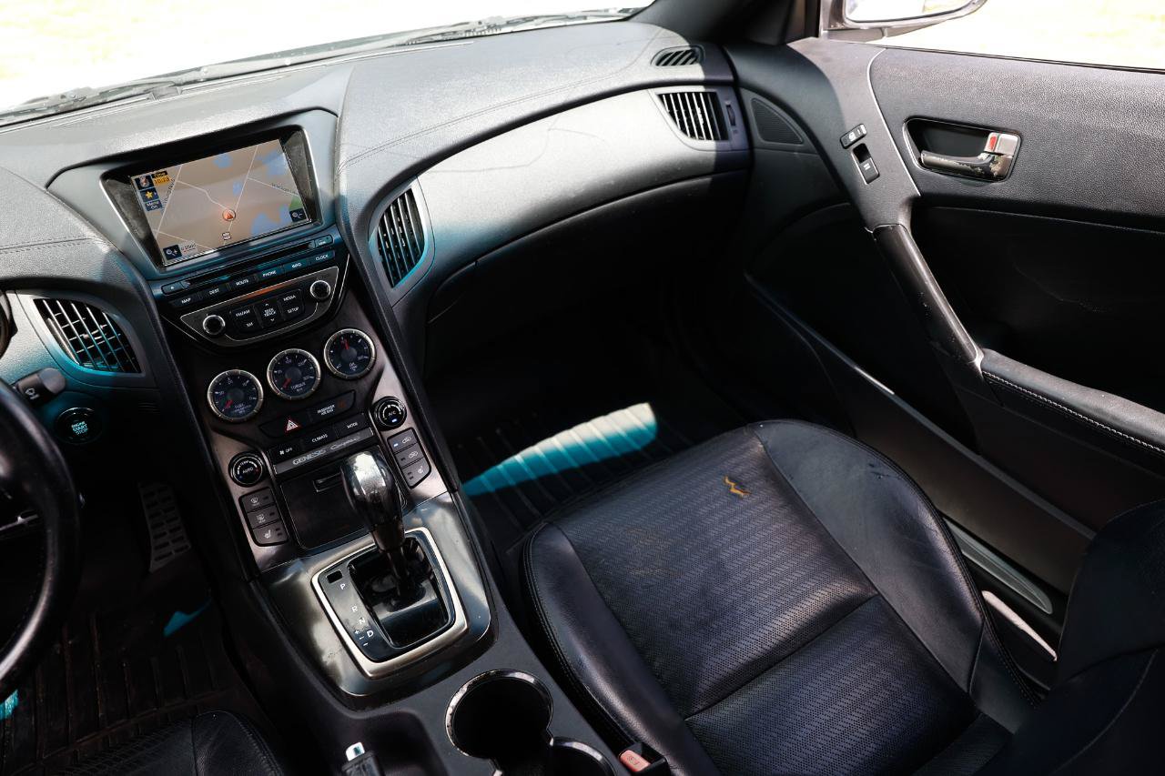 Used 2013 Hyundai Genesis 3.8 RWD image 22