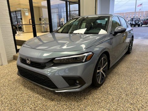 Used 2024 Honda Civic Touring image 5