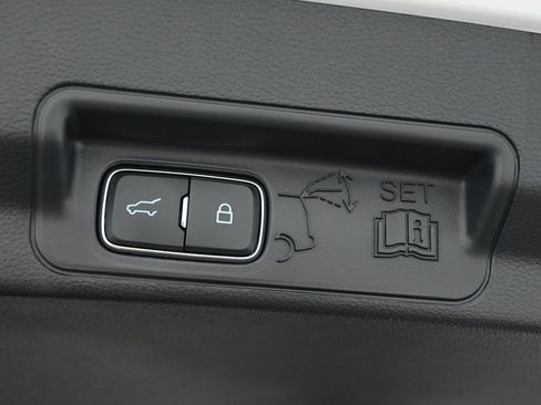 Certified 2025 Ford Explorer Platinum w/ Ultimate Package image 32