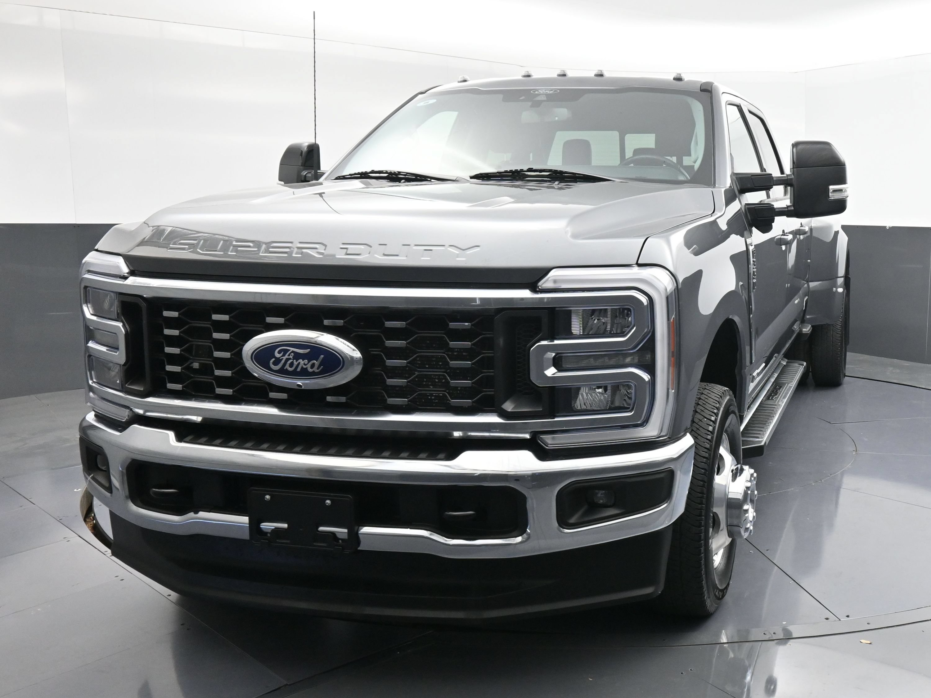 Used 2024 Ford F350 Lariat w/ FX4 Off-Road Package AWD/4WD image 1