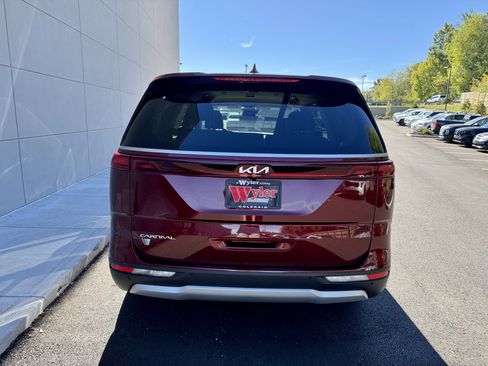 Used 2024 Kia Carnival EX image 33