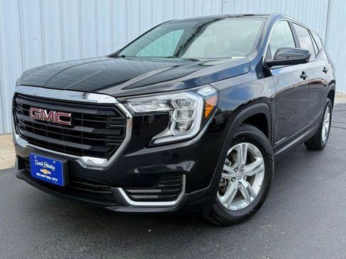 Used 2024 GMC Terrain SLE FWD image 1
