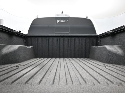 Used 2022 Toyota Tacoma TRD Sport image 6