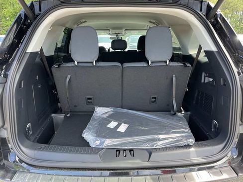 New 2025 Ford Explorer Active image 21