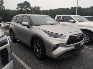 Used 2022 Toyota Highlander XLE FWD video 1