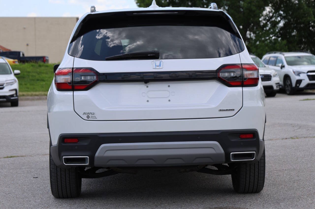 Used 2025 Honda Pilot Touring image 10