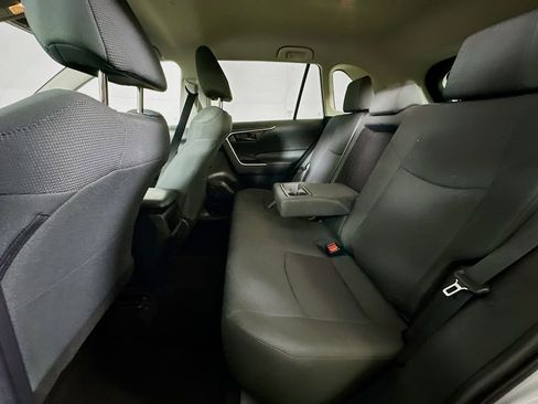 Used 2021 Toyota RAV4 LE image 14