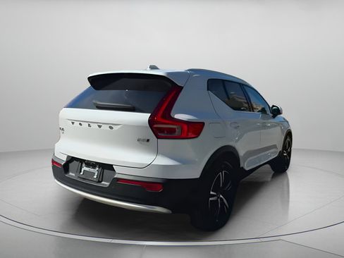 Used 2023 Volvo XC40 B5 Plus image 27