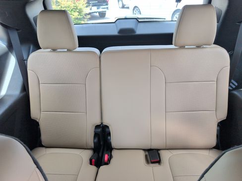 Used 2023 Chevrolet Traverse Premier FWD image 31