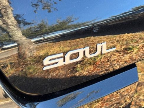 Certified 2025 Kia Soul LX image 5