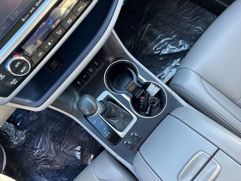 Certified 2019 Toyota Highlander XLE w/ Carpet Mat Package (TMS) image 41